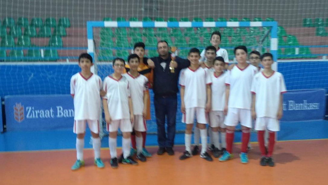 Hacıbektaş Veli Ortaokulu, Okul Sporları Futsal Müsabakalarında İl 2. si Oldu.