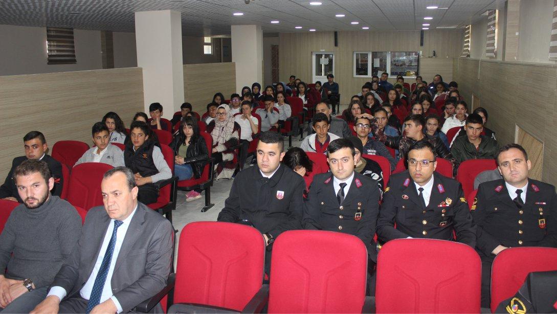 18 Mart Şehitleri Anma Günü Kapsamında İlçemiz Mesleki ve Teknik Anadolu Lisesinde Konferans Verildi.