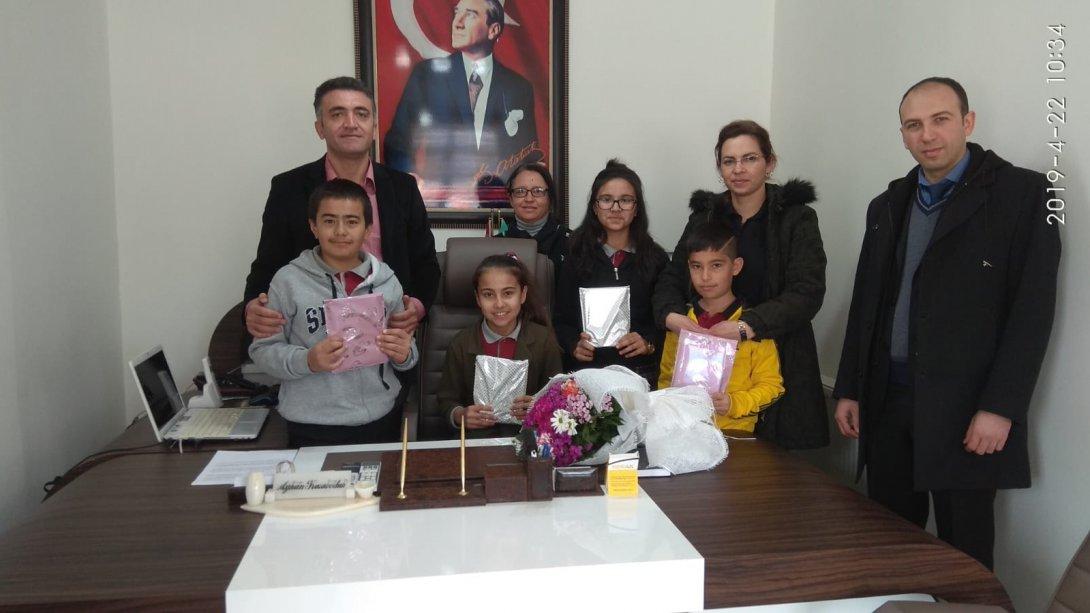 İlçemiz öğrencileri 23 Nisan Ulusal Egemenlik ve Çocuk Bayramı kapsamında Müdürlüğümüzü ziyaret etti.