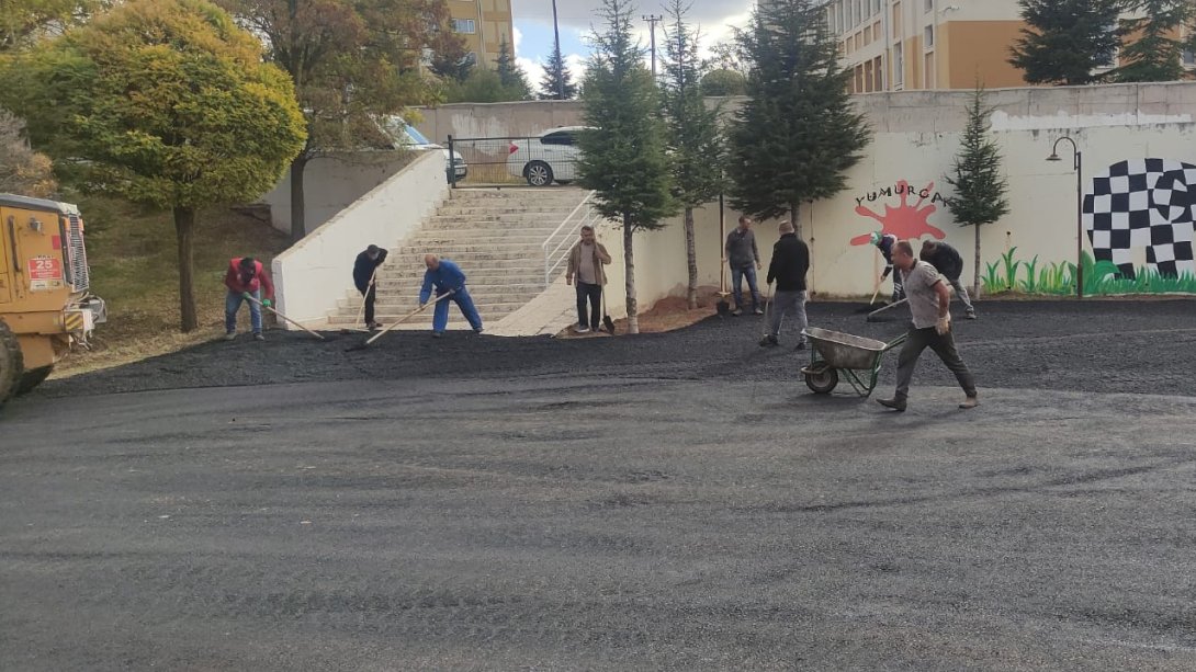 İlçemiz TOKİ Yumurcak Anaokulu Binası Bahçesi ve Ulaşım Yoluna Asfalt Atıldı.